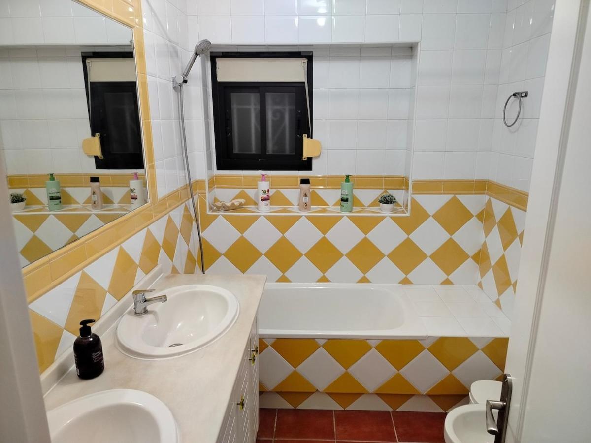 Fantastico Con Piscina Comunitaria Junto Al Mar En * Málaga