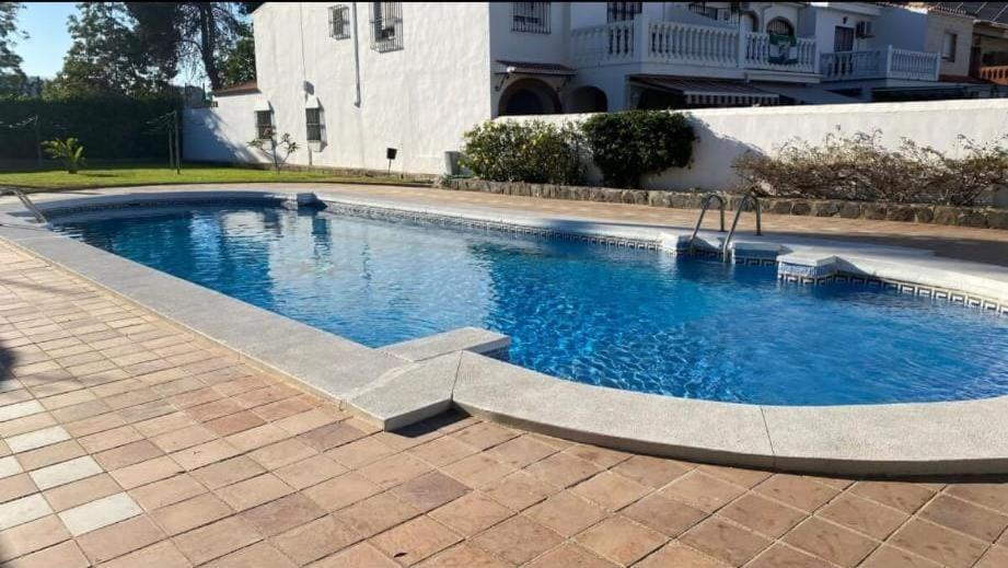 Fantastico Con Piscina Comunitaria Junto Al Mar En *