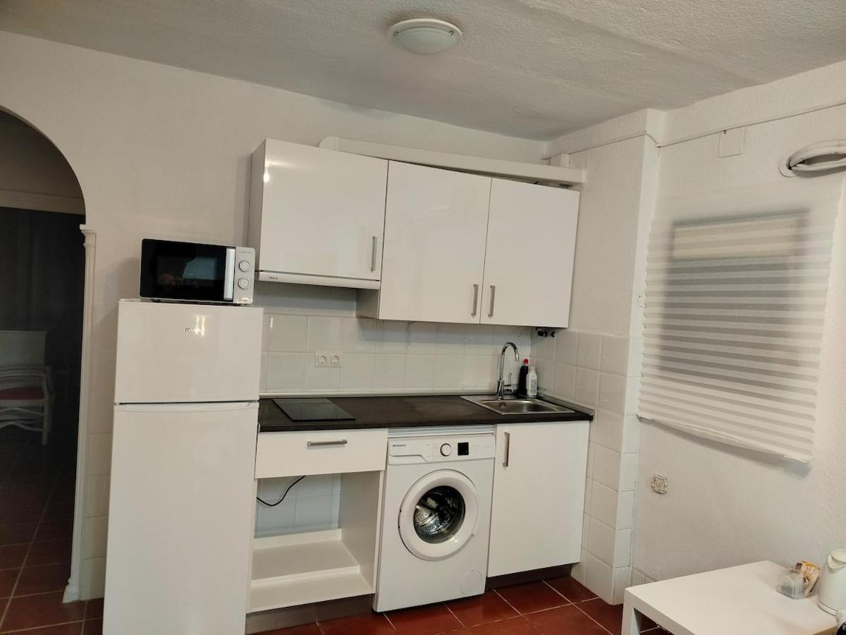 Fantastico Con Piscina Comunitaria Junto Al Mar En Málaga